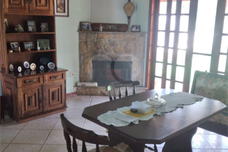 Chácara à venda com 4 quartos, sendo 1 suíte,  em Vila Dom Pedro, Atibaia, SP