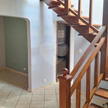 Sobrado para alugar com 4 quartos, sendo 3 suítes, em Vila Nivi, São Paulo, SP