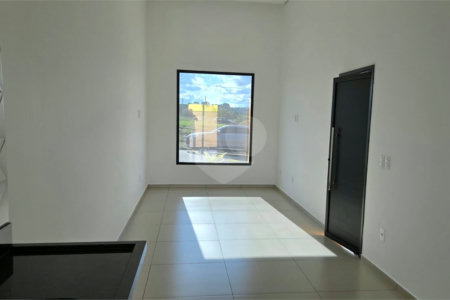 Casa à venda com 2 quartos, sendo 1 suíte, no condomínio Tivolli, Itapetininga - SP