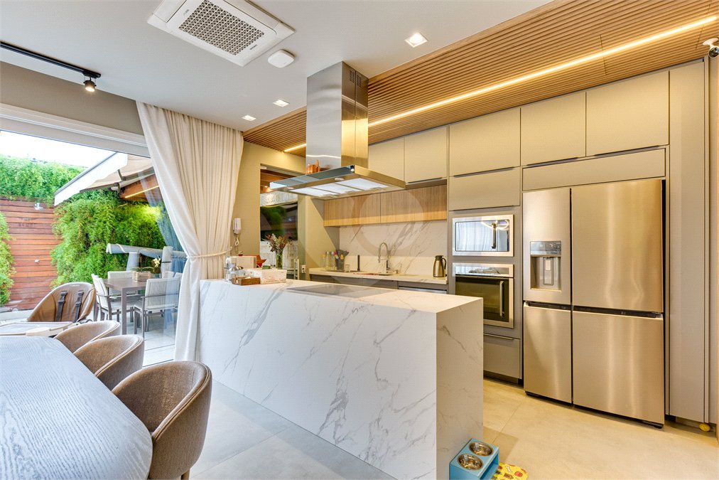 Casa à venda com 4 suítes no condomínio Jardim Flora, São Paulo - SP