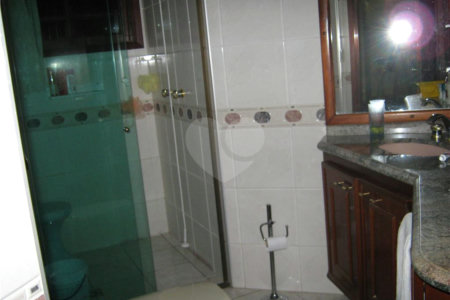 Casa à venda com 4 quartos, sendo 2 suítes, no condomínio Estância Marambaia, Vinhedo - SP