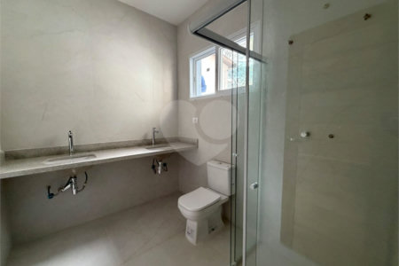 Casa à venda com 3 quartos, sendo 1 suíte, em Alto da Boa Vista, São Paulo, SP