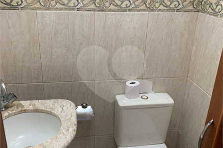 Casa à venda com 3 quartos, sendo 2 suítes,  no condomínio Residencial Jardins, São Bernardo do Campo - SP