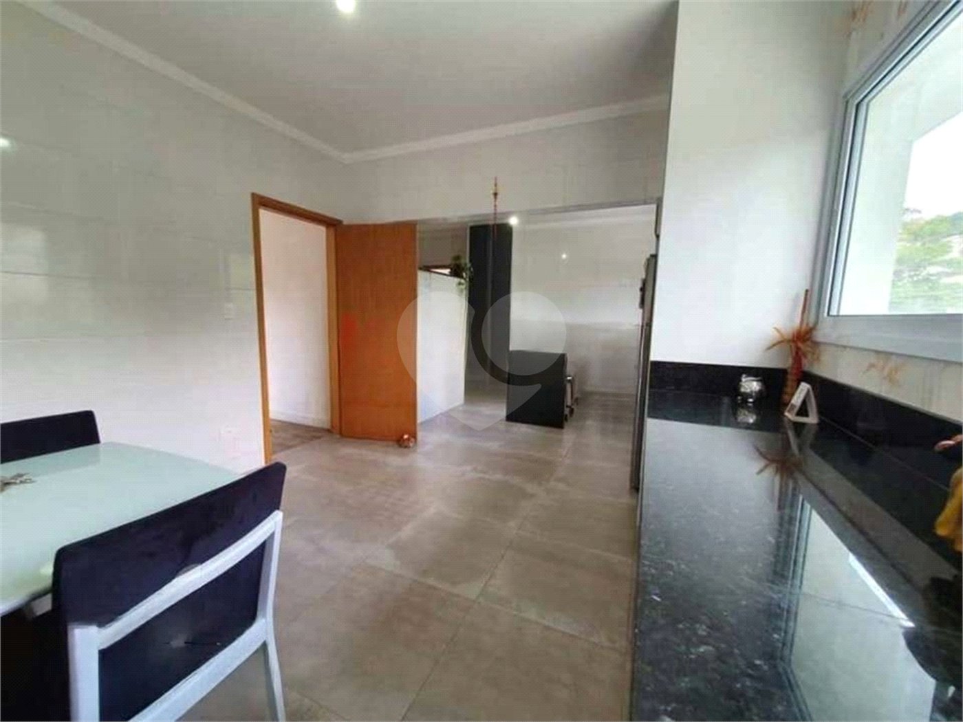 Sobrado à venda com 4 quartos, sendo 3 suítes, em Tremembé, São Paulo, SP