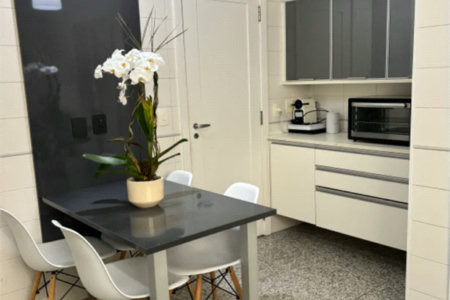 Casa à venda com 4 quartos, sendo 3 suítes,  no condomínio Vila Carmel, São Paulo - SP