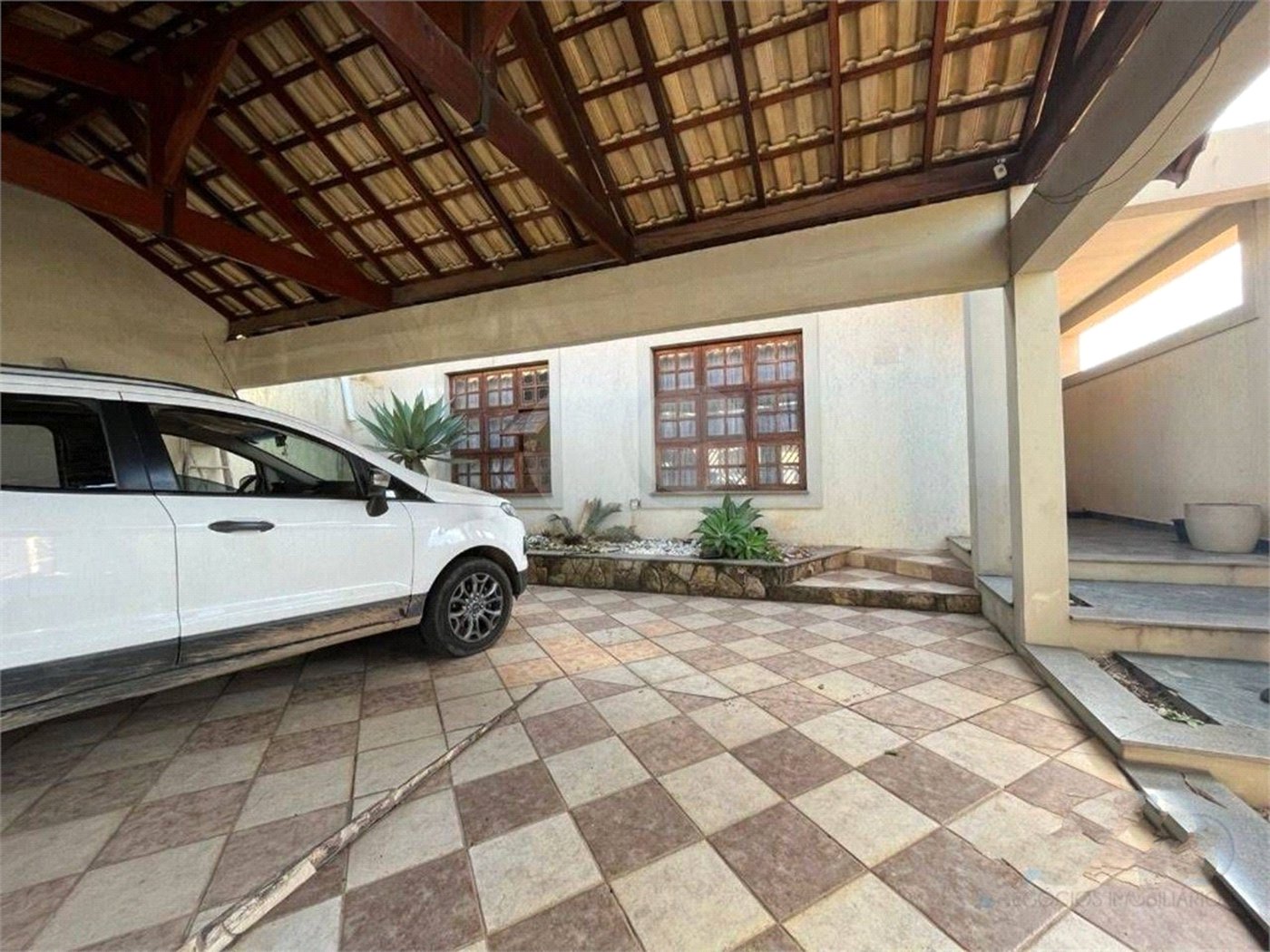 Casa à venda com 8 quartos, sendo 3 suítes, em Jardim Terceiro Centenário, Atibaia, SP
