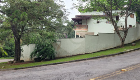 Casa à venda com 4 quartos, sendo 2 suítes,  no condomínio Alpes da Cantareira, Mairiporã - SP