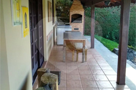 Casa à venda com 4 quartos, sendo 1 suíte, em Alpes D'ouro, Bom Jesus dos Perdões, SP