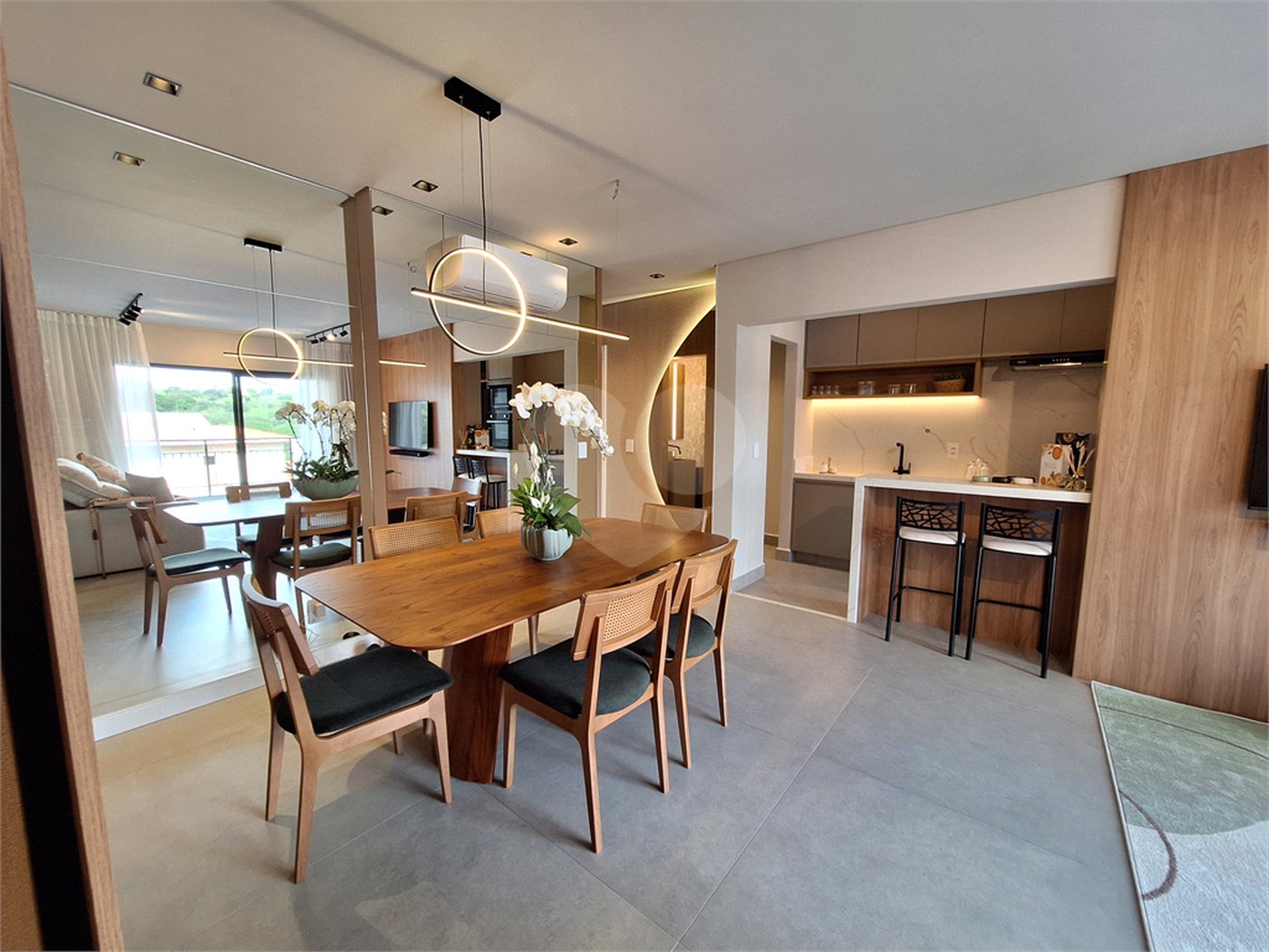 Apartamento à venda com 3 quartos, sendo 1 suíte,  no Centro, Vinhedo, SP