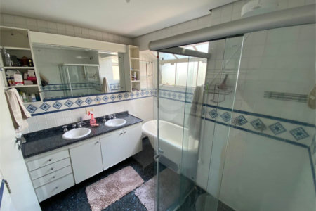Apartamento à venda com 4 quartos, sendo 1 suíte, em Campo Belo, São Paulo, SP