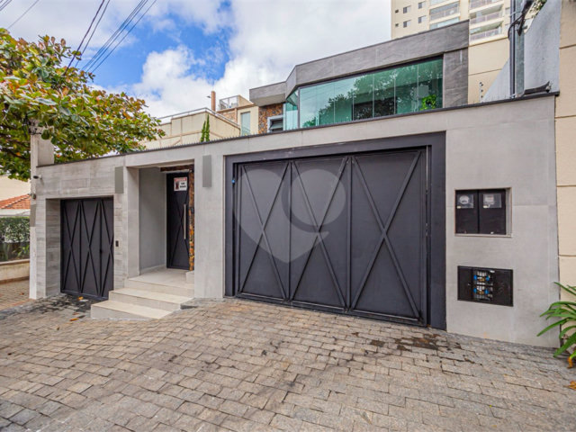 Casa à venda com 5 quartos, sendo 1 suíte,  em Vila Mariana, São Paulo, SP