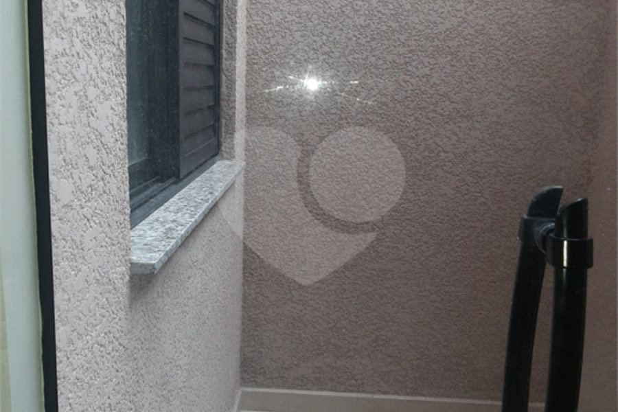 Apartamento com 37m2, 2 quartos, banheiro, sala, cozinha, quintal e 1 vaga de GARAGEM
