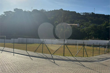 Casa à venda com 3 quartos, sendo 1 suíte, no condomínio Marselha IV, São Roque - SP