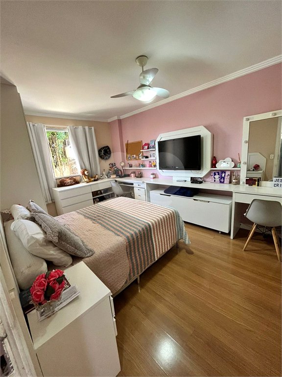 Casa à venda com 3 quartos, sendo 2 suítes, no condomínio Laura Serra, Rio de Janeiro - RJ