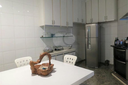 Casa em condomínio à venda com 4 quartos, sendo 3 suítes, em Jardim Vitória Régia, São Paulo, SP