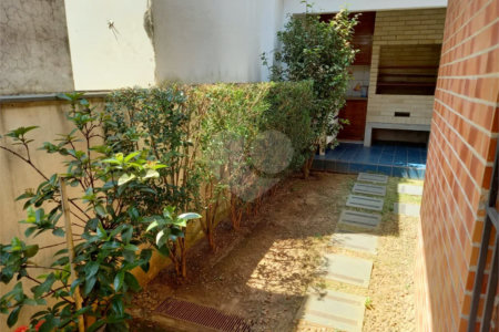 Casa à venda com 5 quartos, sendo 4 suítes, em Jardim São Bento, São Paulo, SP