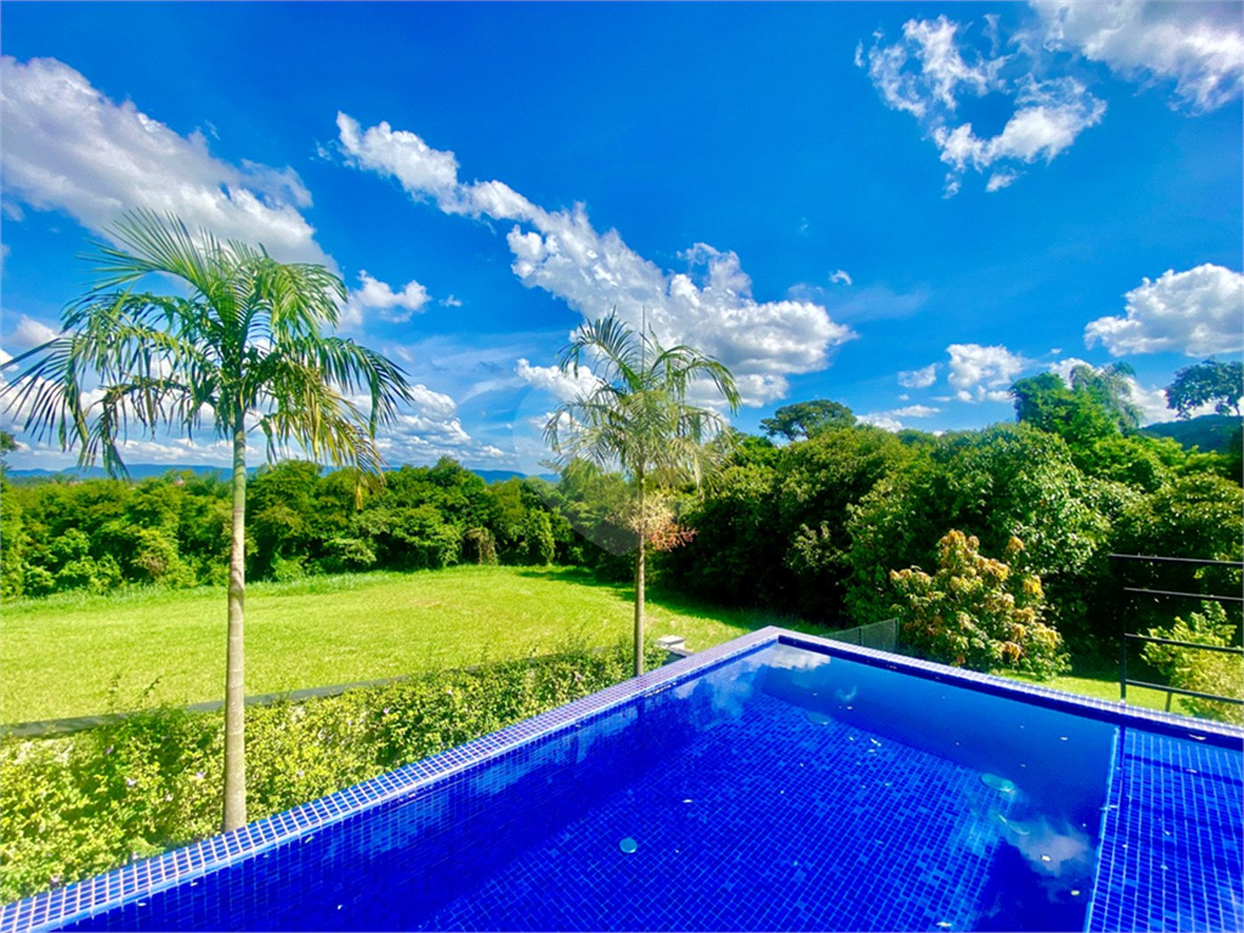 Casa à venda com 5 suítes em Glebas, Louveira, SP