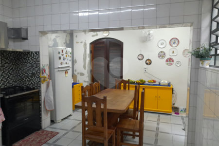 Sobrado à venda com 3 quartos, sendo 1 suíte, em Jardim Caravelas, São Paulo, SP