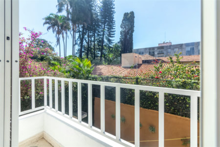Casa à venda com 4 quartos, sendo 2 suítes, em Alto da Boa Vista, São Paulo, SP
