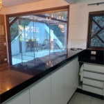 Casa à venda ou para alugar com 3 quartos, sendo 1 suíte, no condomínio Parque Suiça, Caieiras - SP