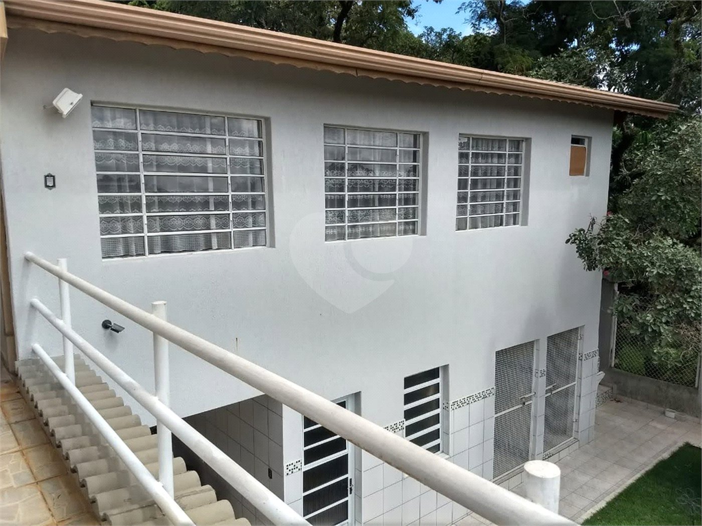 Casa à venda com 4 quartos, sendo 2 suítes, em Vila Petrópolis, Atibaia, SP