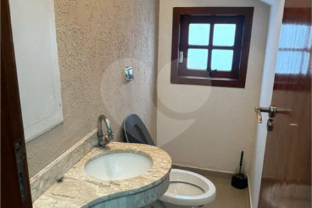 Sobrado à venda ou para alugar com 3 suítes em Vila Sônia, São Paulo, SP