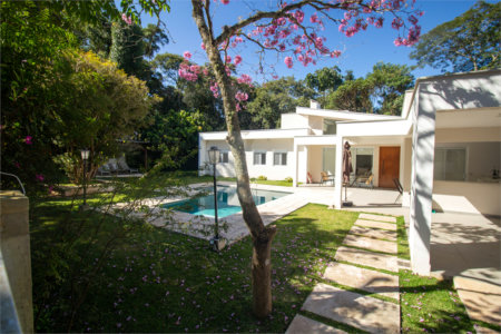 Casa à venda com 4 quartos, sendo 1 suíte,  no condomínio Sítio das Hortências, São Roque - SP