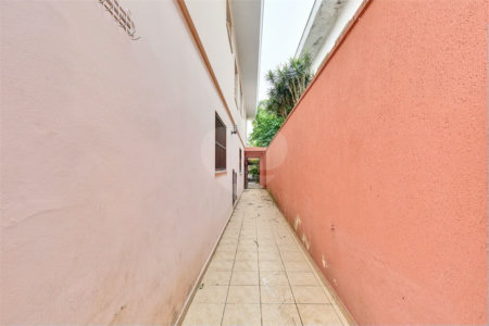 Sobrado à venda com 4 quartos, sendo 1 suíte, em Interlagos, São Paulo, SP
