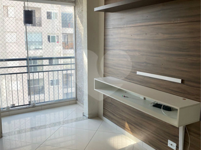 Apartamento à venda com 2 quartos, sendo 1 suíte,  em Parque Maria Domitila, São Paulo, SP
