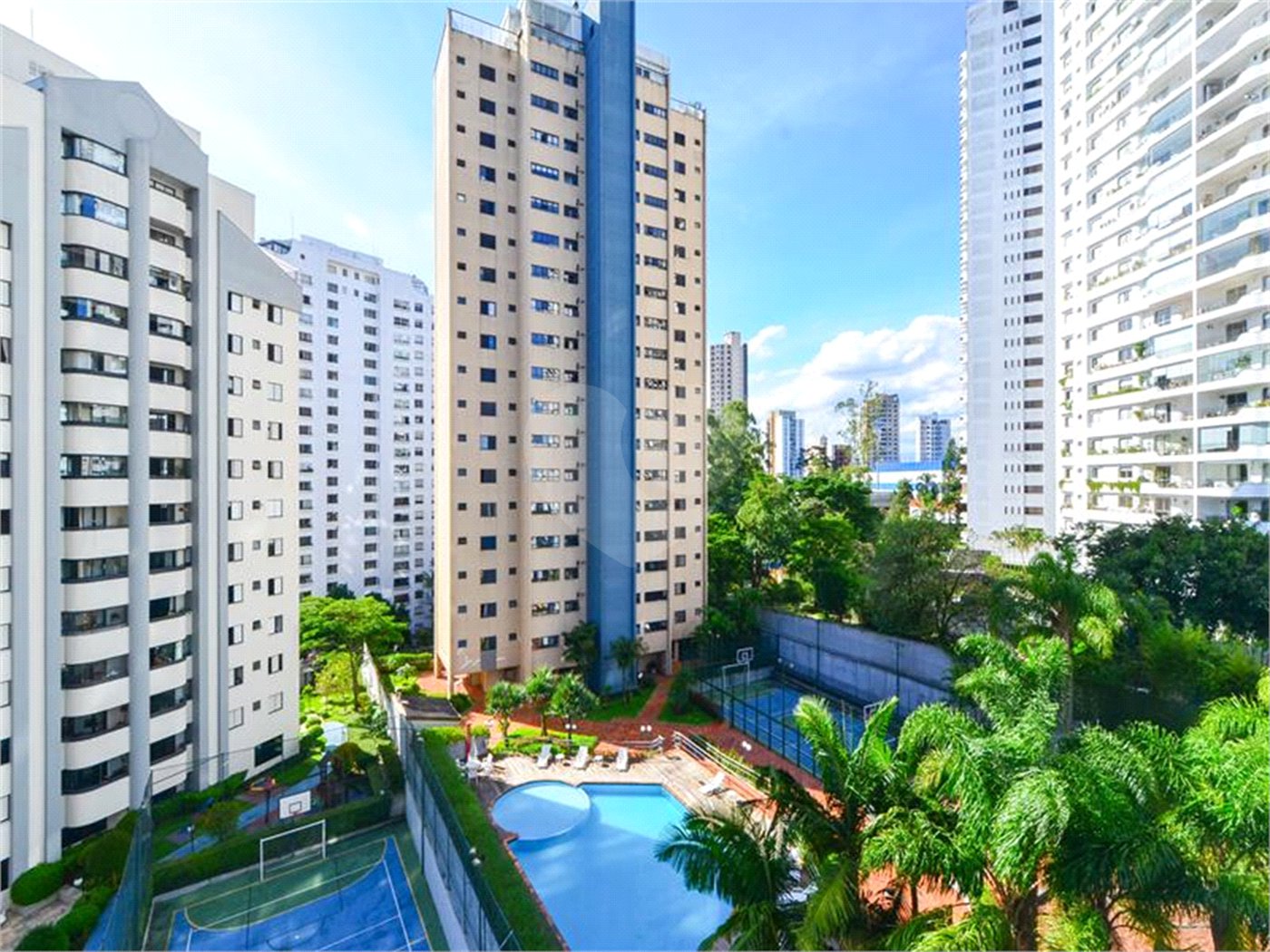 Apartamento à venda com 3 suítes em Vila Suzana, São Paulo, SP