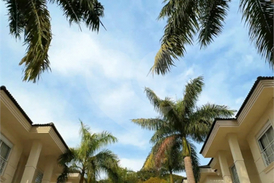 Casa à venda com 4 suítes no condomínio Villaggio Houda, São Paulo - SP