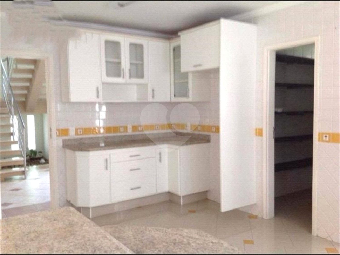 Casa à venda com 4 quartos, sendo 2 suítes, no condomínio Bosque de Grevilea, Vinhedo - SP