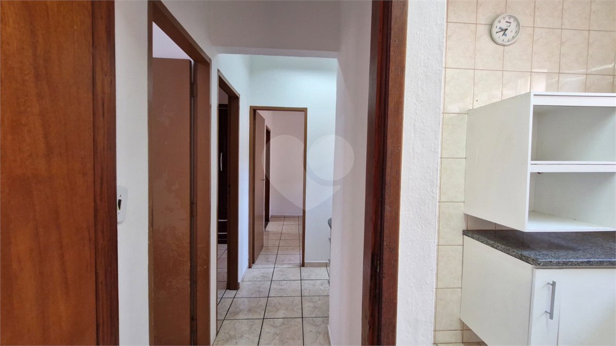 Casa para alugar com 3 quartos, sendo 1 suíte, no condomínio Santa Mônica, Atibaia - SP