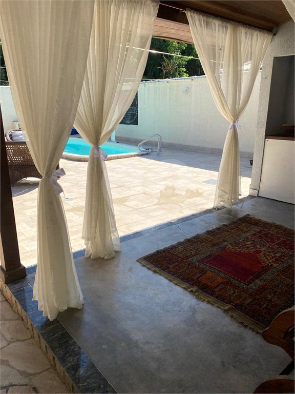 Casa em condomínio à venda com 3 quartos, sendo 2 suítes, em Caravelas, Armação dos Búzios, RJ
