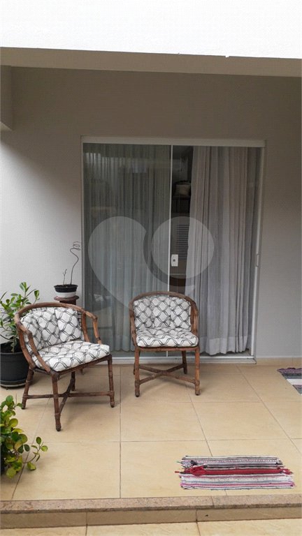 Sobrado à venda com 3 quartos, sendo 1 suíte,  no Centro, Elias Fausto, SP