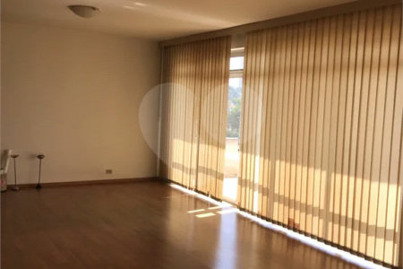 Sobrado à venda com 5 quartos, sendo 1 suíte, em Jardim São Bento, São Paulo, SP