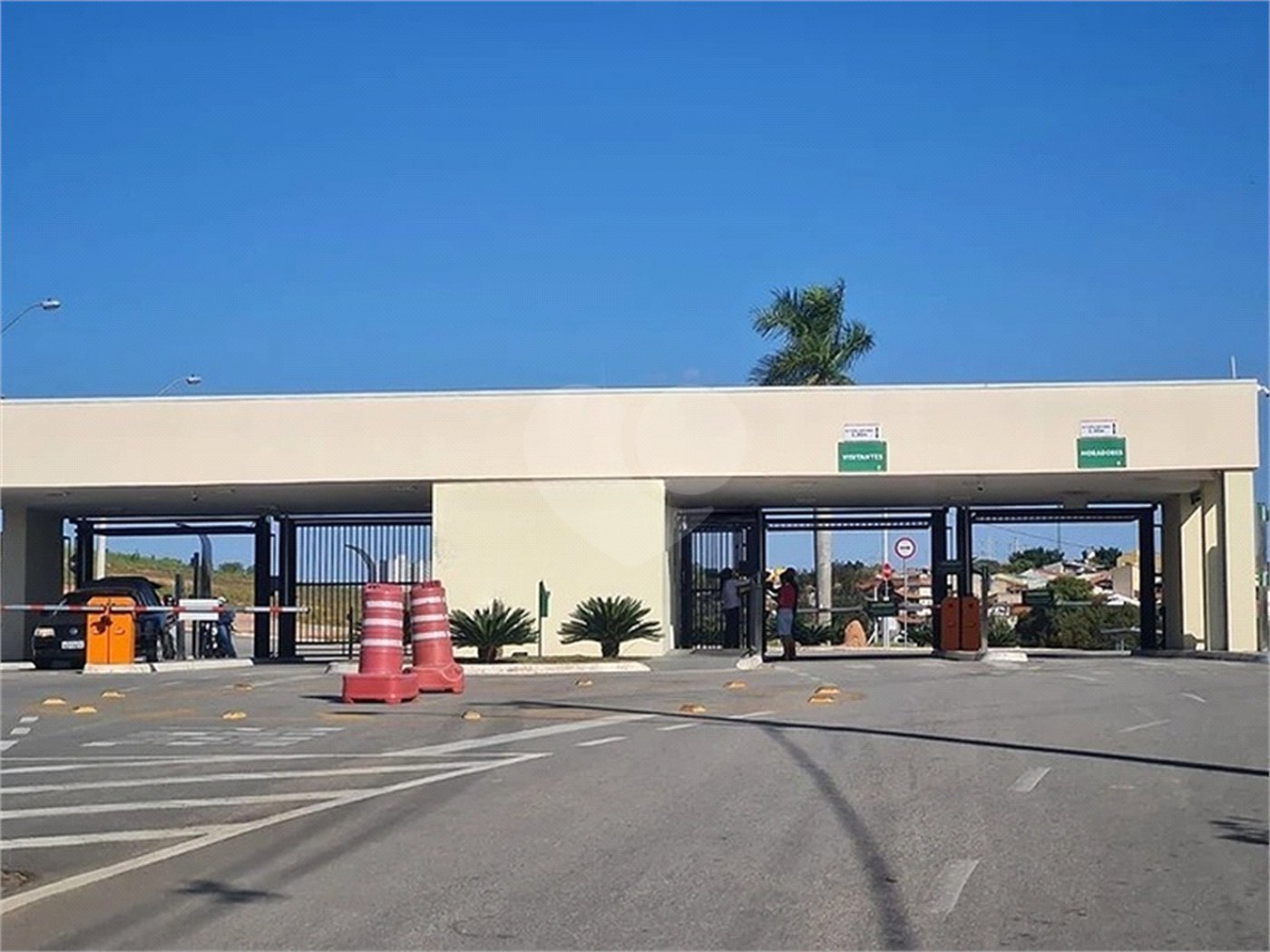 Casa à venda com 3 quartos, sendo 1 suíte, no condomínio Horto Florestal Villagio, Sorocaba - SP