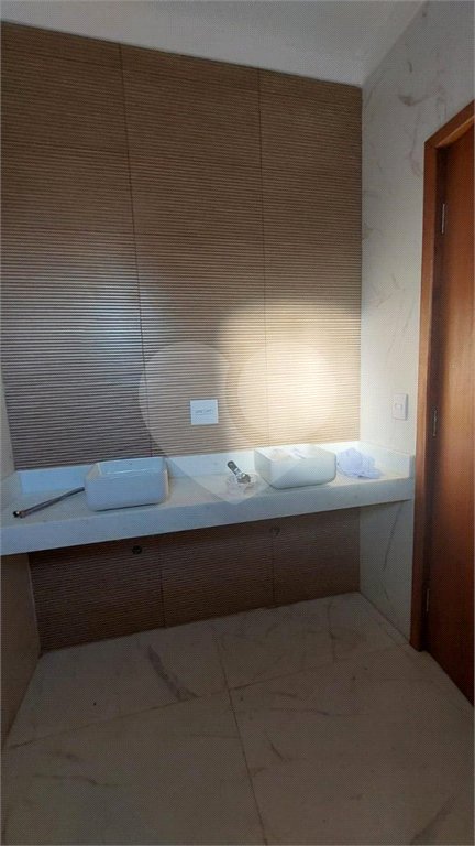 Casa à venda com 3 quartos, sendo 2 suítes, no condomínio Reserva dos Jatobás, Louveira - SP