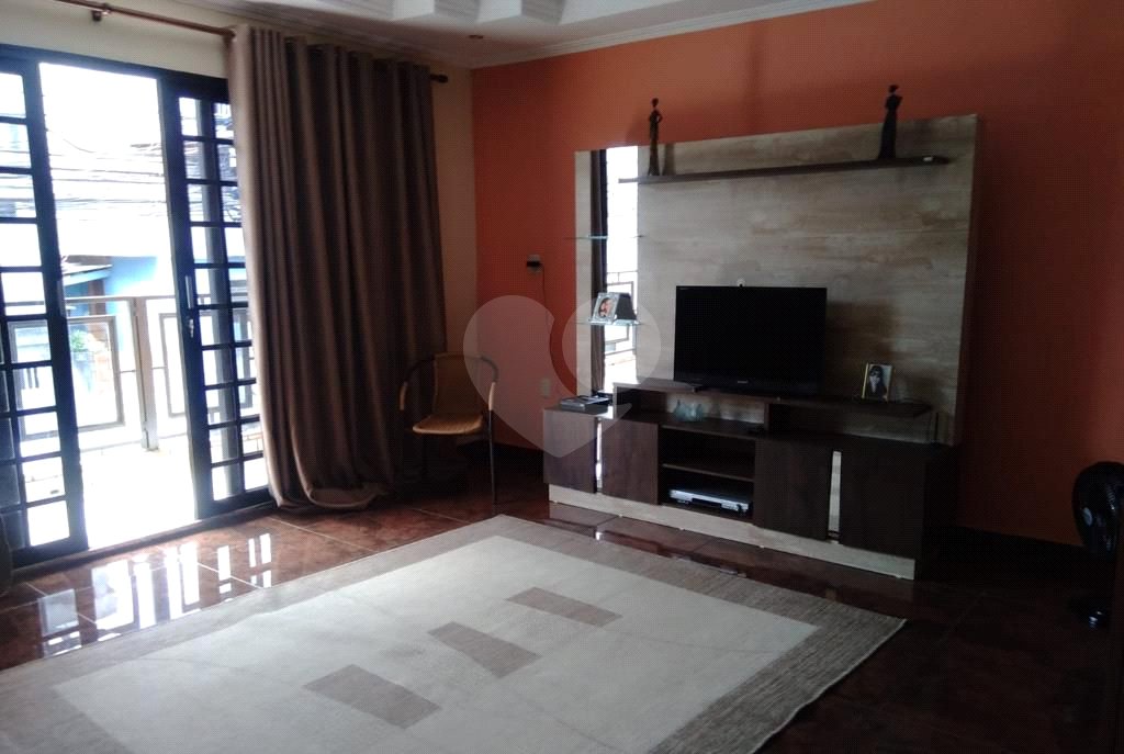 Casa à venda com 4 quartos, sendo 2 suítes, em Jardim Vila Galvão, Guarulhos, SP