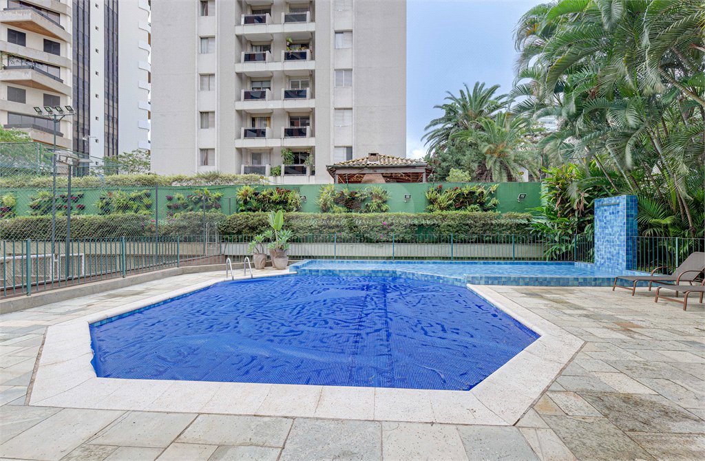 Apartamento à venda com 3 quartos, sendo 2 suítes, em Campo Belo, São Paulo, SP