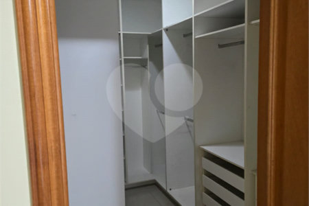 Casa à venda com 4 quartos, sendo 1 suíte, no condomínio Raizes, Paulínia - SP