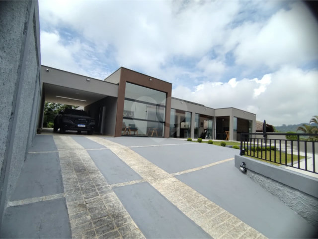 Casa à venda com 4 quartos, sendo 2 suítes,  no condomínio Alpes da Cantareira, Mairiporã - SP