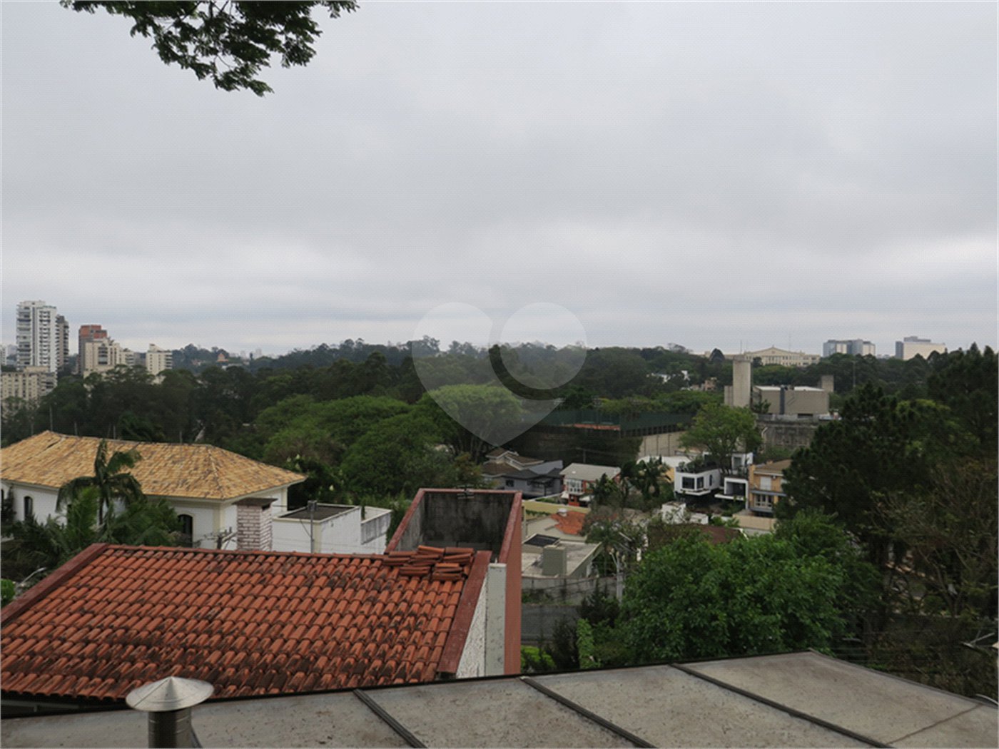 Sobrado à venda com 5 quartos, sendo 4 suítes,  em Jardim Panorama, São Paulo, SP