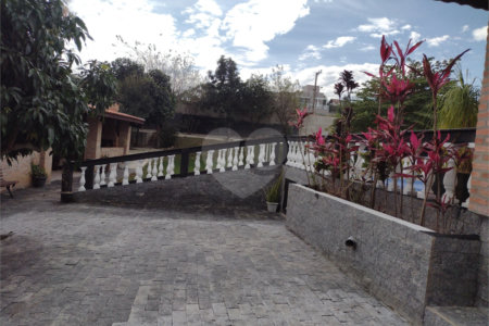 Casa à venda com 3 quartos, sendo 1 suíte, no condomínio Acmti - Colinas do Mosteiro, Terras de Itaici e Recanto dos Pássaros, Indaiatuba - SP
