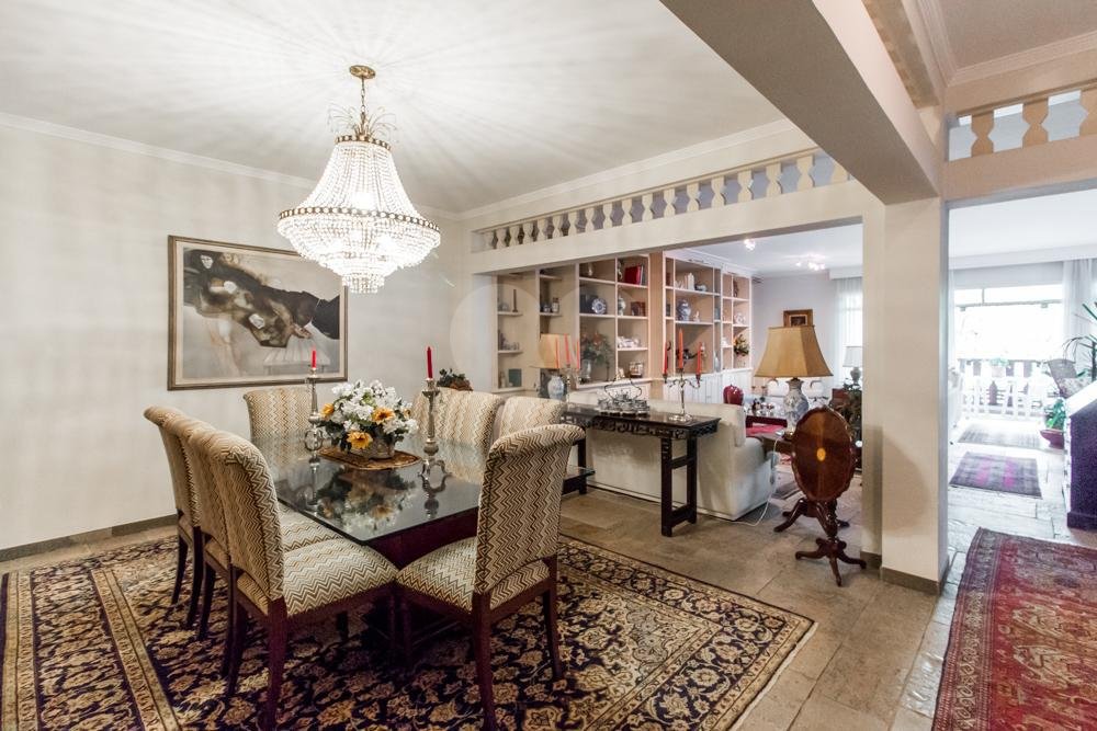 Casa à venda com 5 quartos, sendo 3 suítes, em Alto da Boa Vista, São Paulo, SP