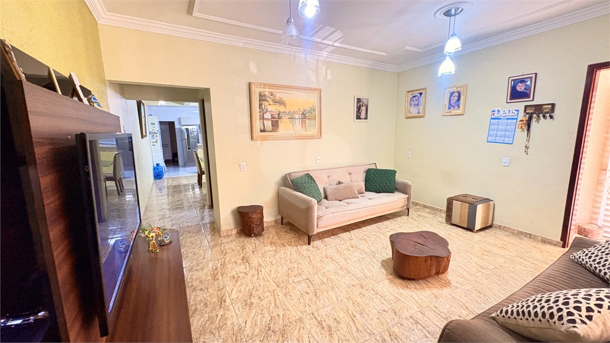 Sobrado à venda com 3 quartos, sendo 1 suíte, em Jardim São Guilherme, Sorocaba, SP
