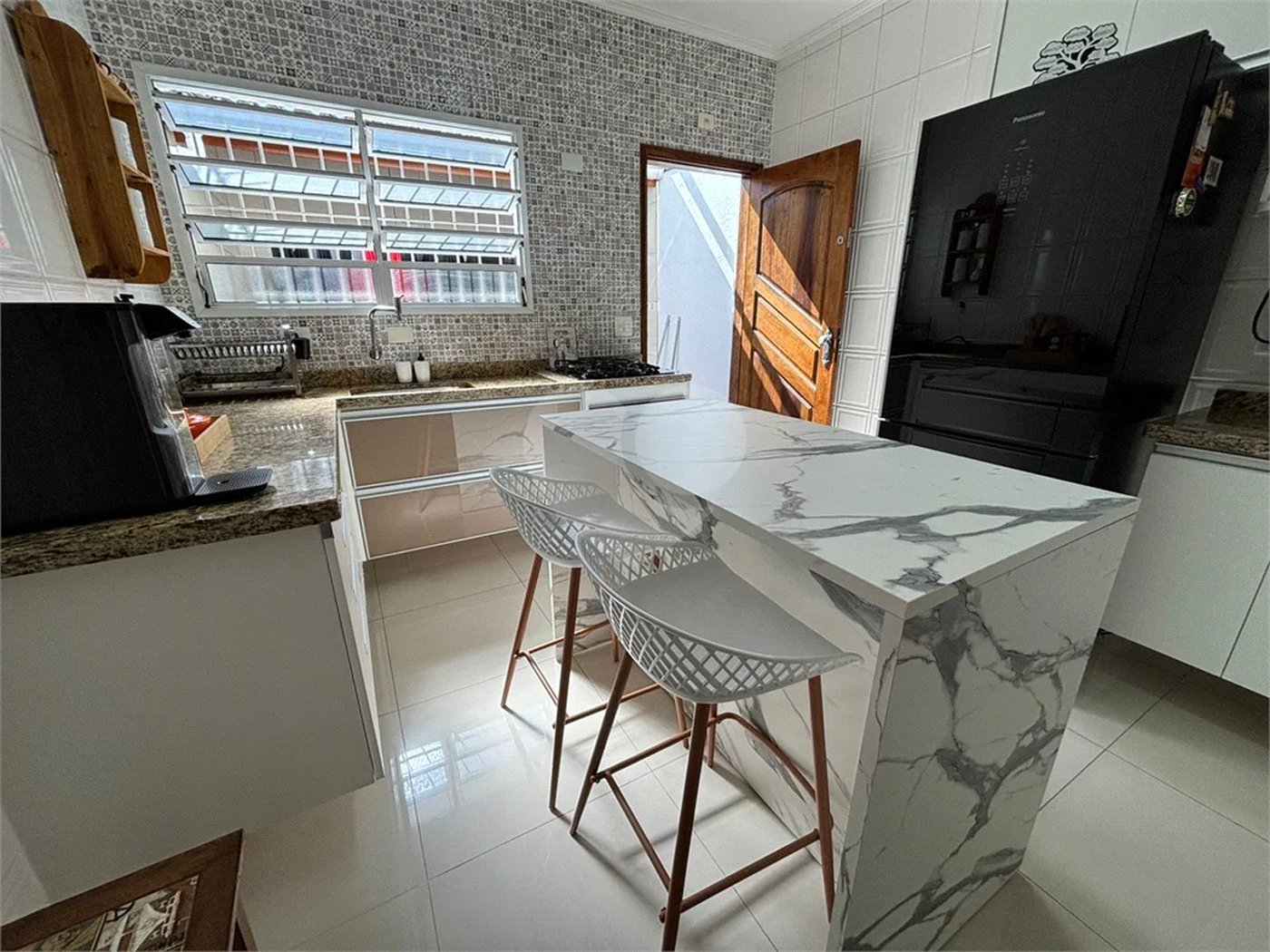 Casa à venda com 3 quartos, sendo 1 suíte, no condomínio Mira Estrela, São Paulo - SP