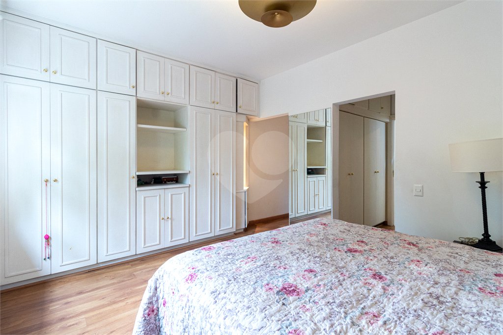 Casa à venda com 4 quartos, sendo 2 suítes,  no condomínio Vila das Flores, São Paulo - SP