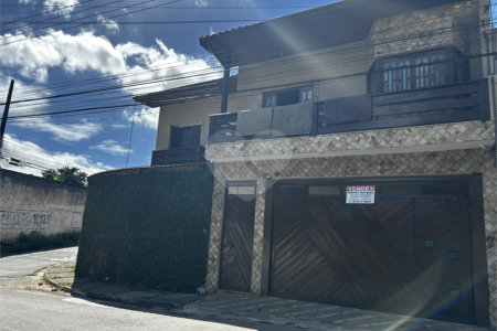 Sobrado à venda com 3 quartos, sendo 1 suíte,  em Vila Romanópolis, Ferraz de Vasconcelos, SP