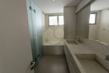 Apartamento à venda ou para alugar com 3 suítes em Pinheiros, São Paulo, SP